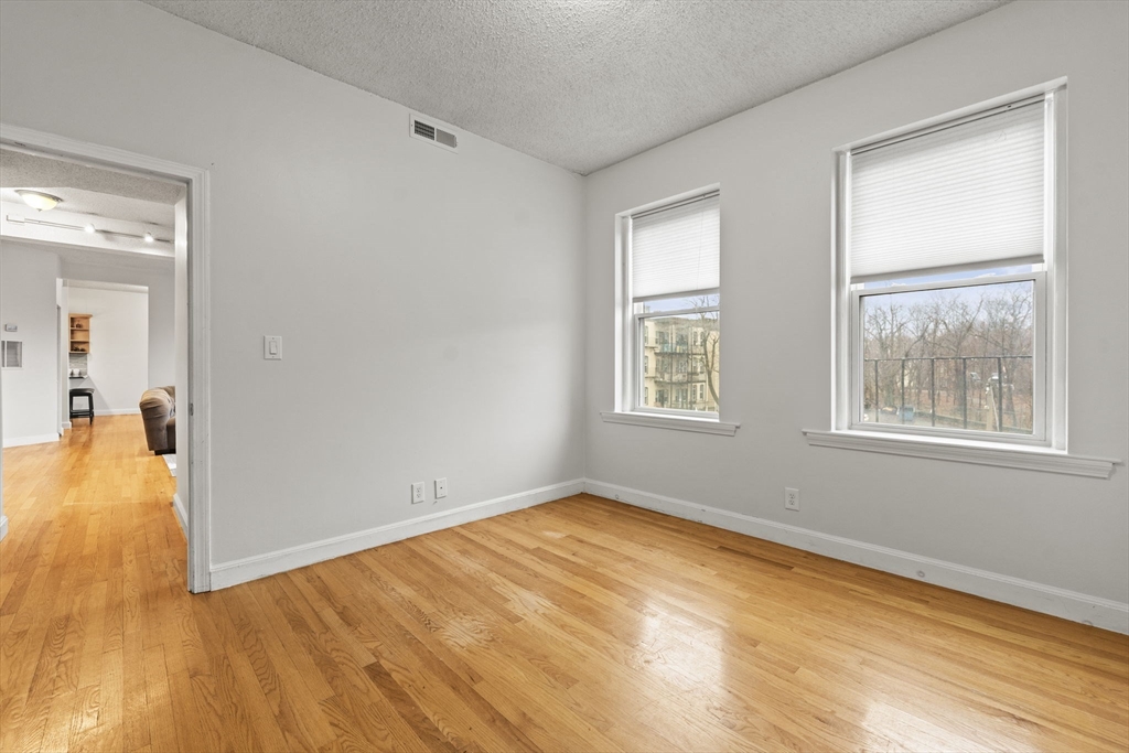 1419 Commonwealth Ave # 303