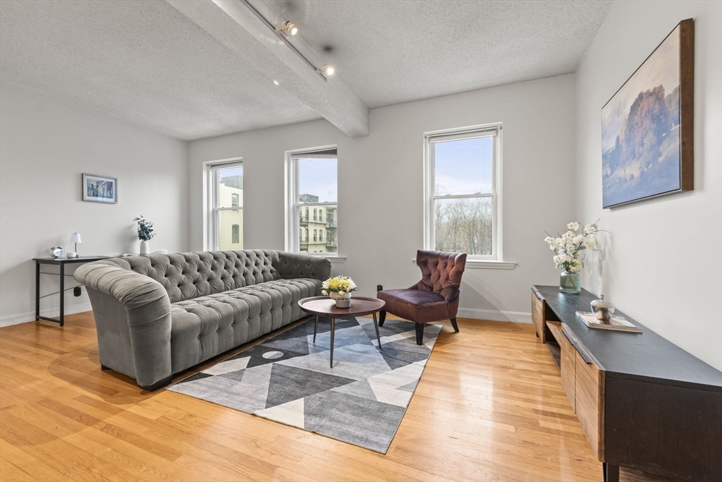 1419 Commonwealth Ave # 303