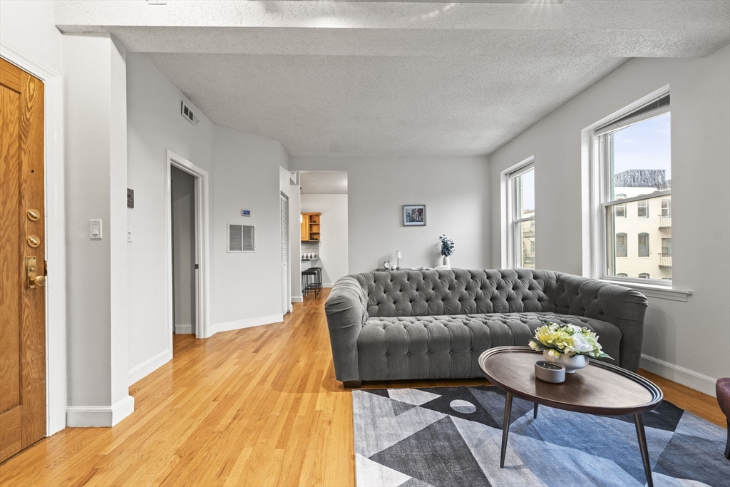 1419 Commonwealth Ave # 303