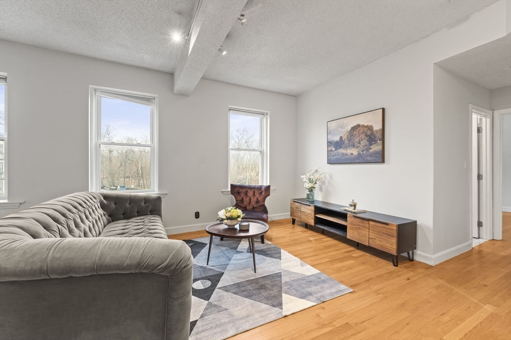 1419 Commonwealth Ave # 303