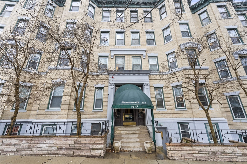 1419 Commonwealth Ave # 303