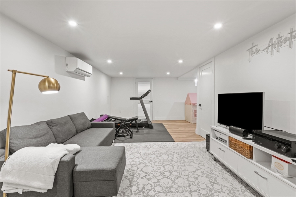25 Fenton Rd