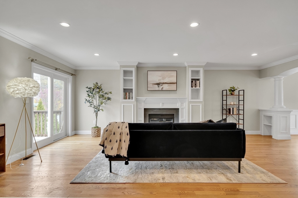 46 Wellington St # 2