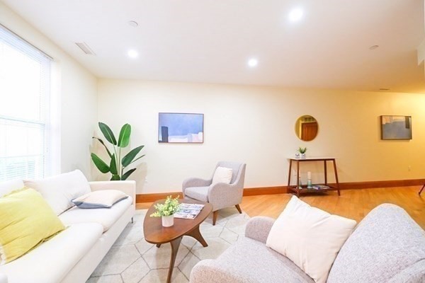 2440 Massachusetts Ave # 6