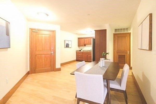 2440 Massachusetts Ave # 6