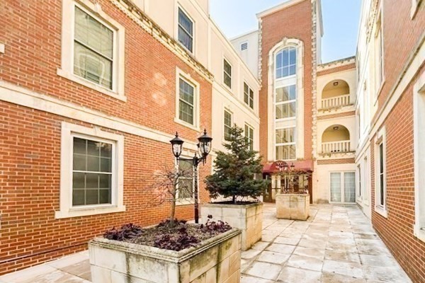 2440 Massachusetts Ave # 6