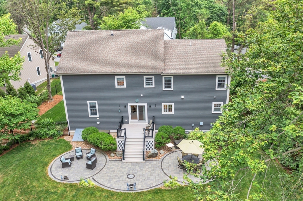 8 Holton Rd