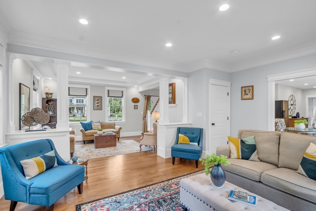 8 Holton Rd