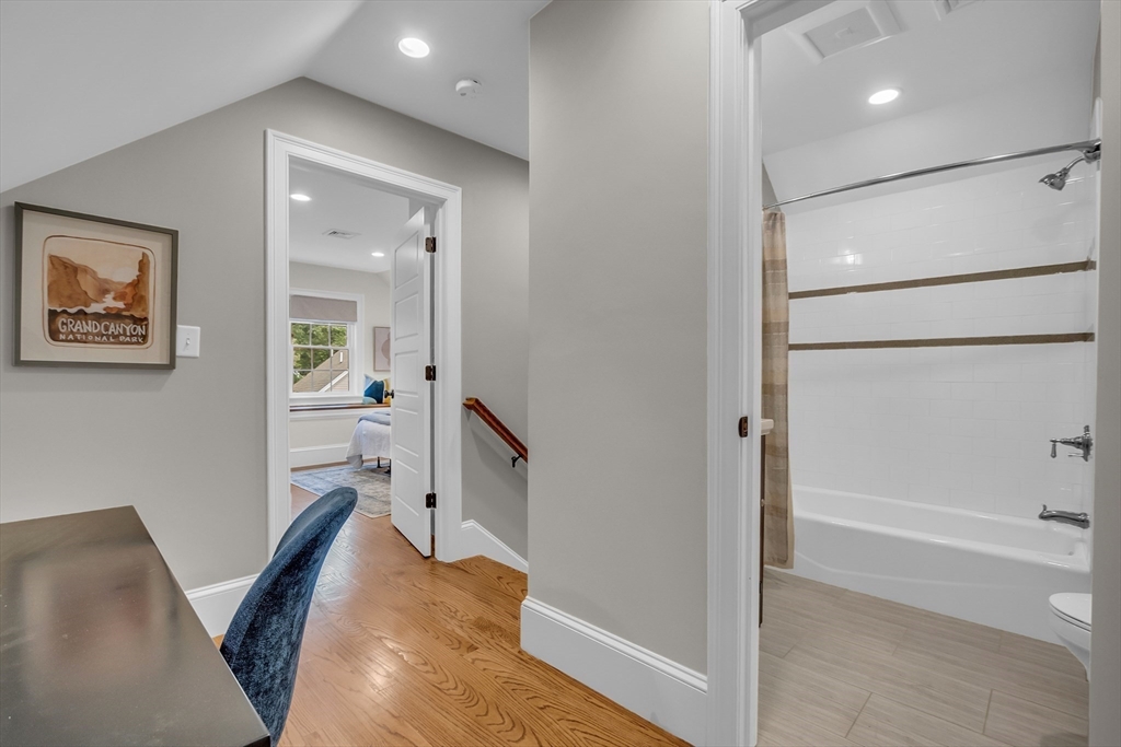 8 Holton Rd