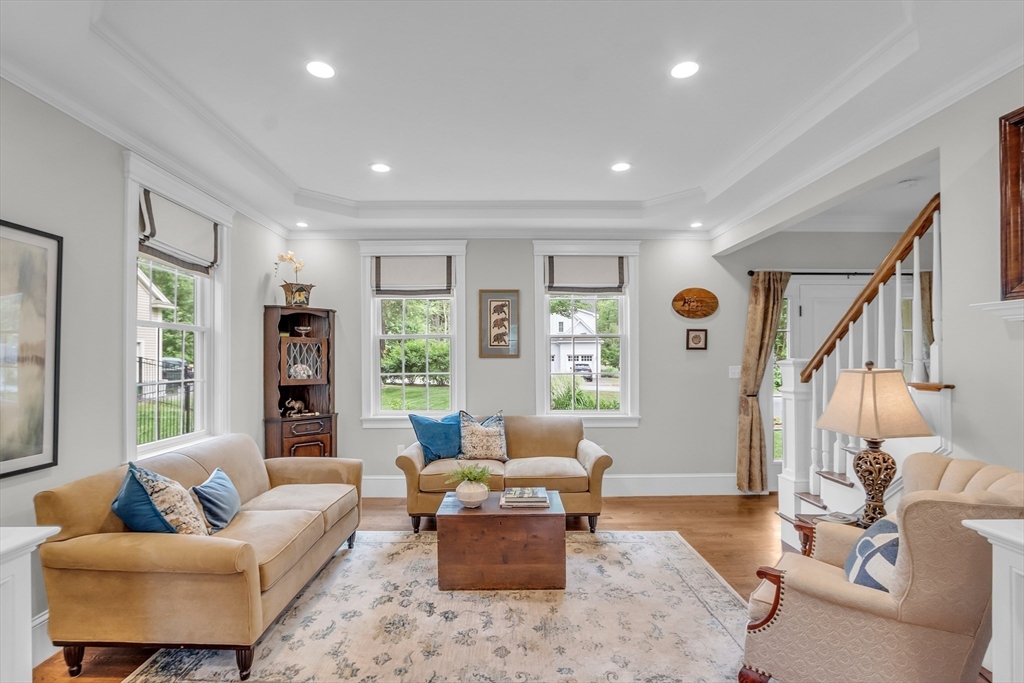 8 Holton Rd