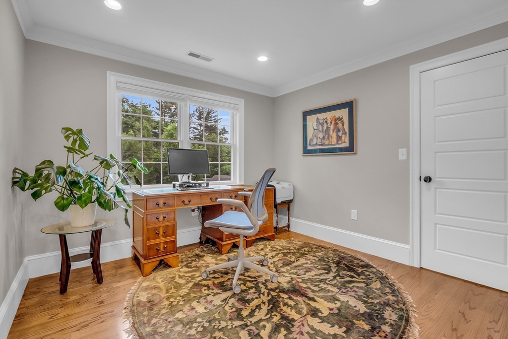 8 Holton Rd