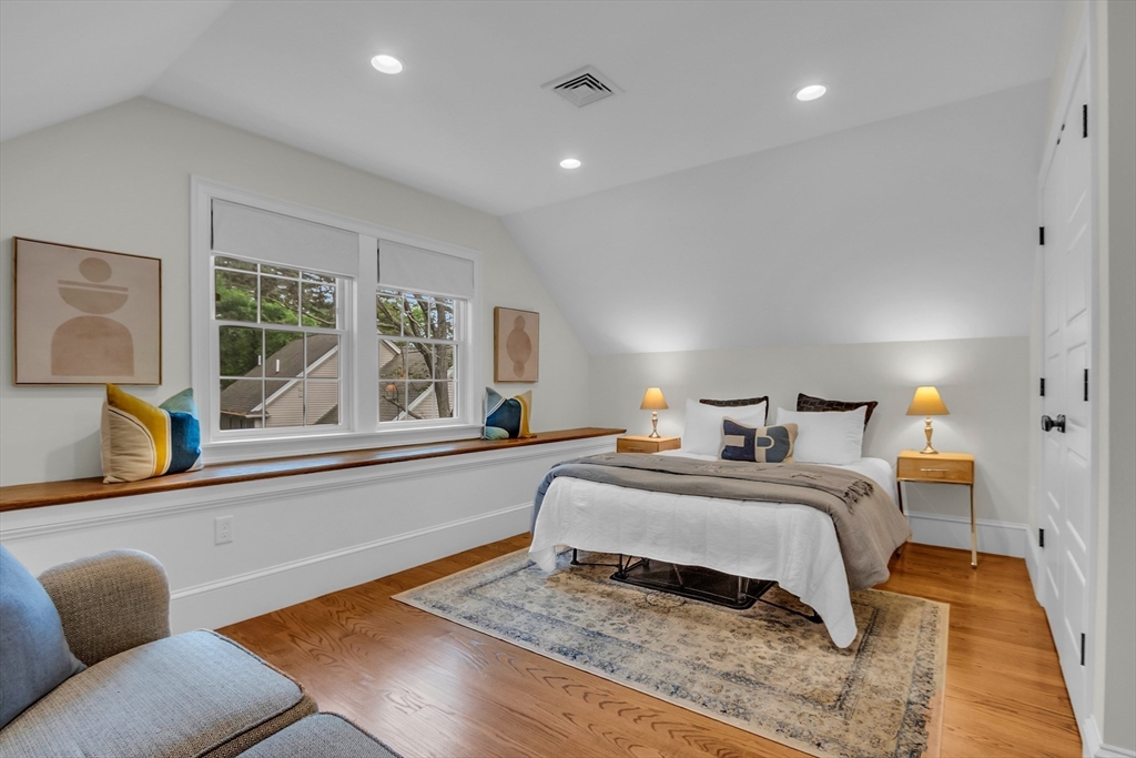 8 Holton Rd