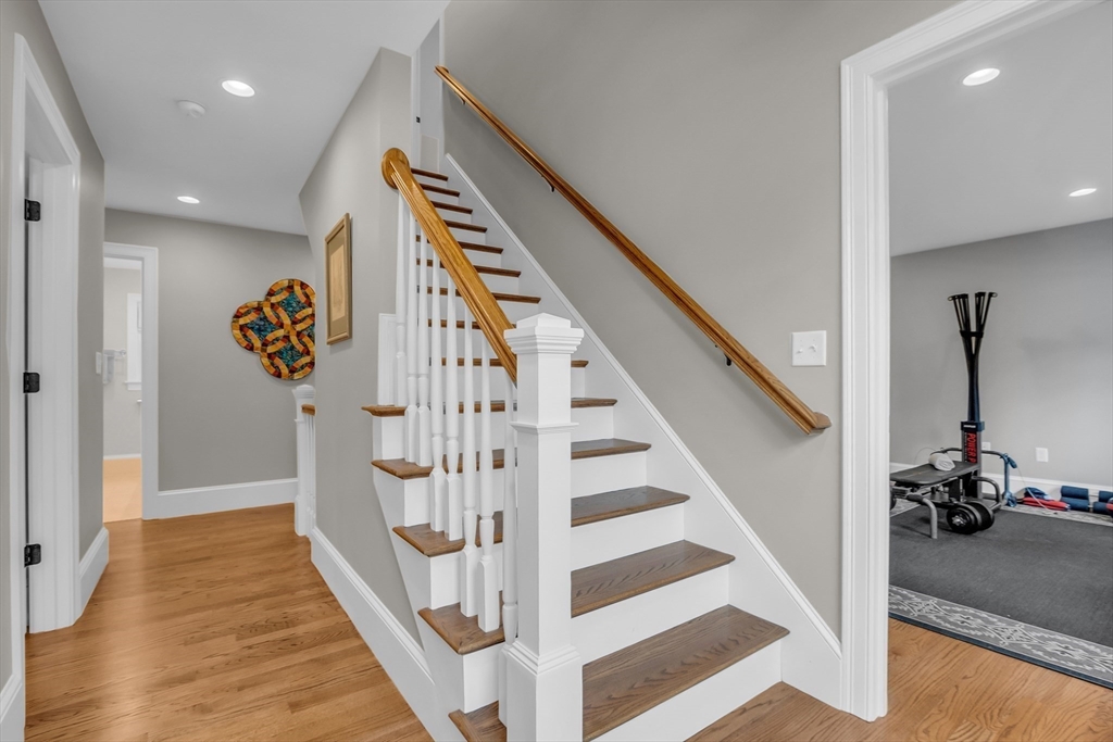 8 Holton Rd