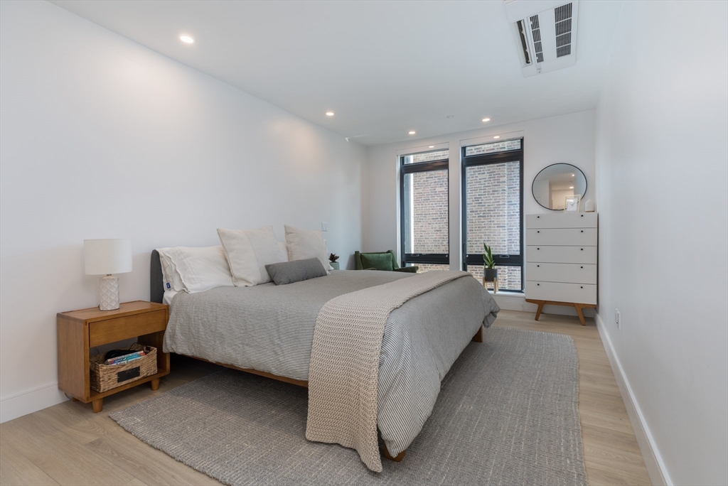 1950 Washington St # 3D