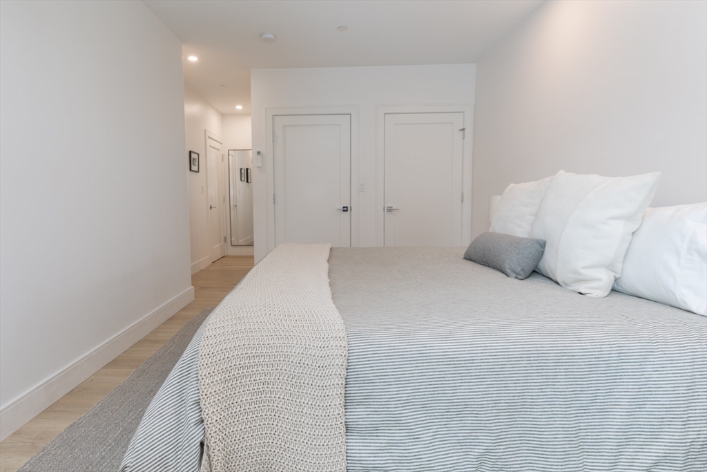 1950 Washington St # 3D