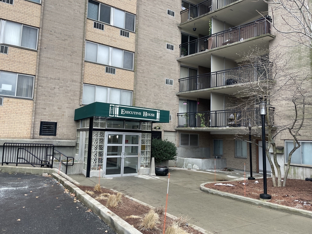 1025 Hancock St # 4H