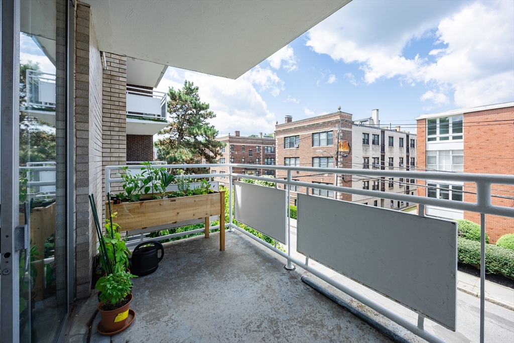 41 Park St # 303