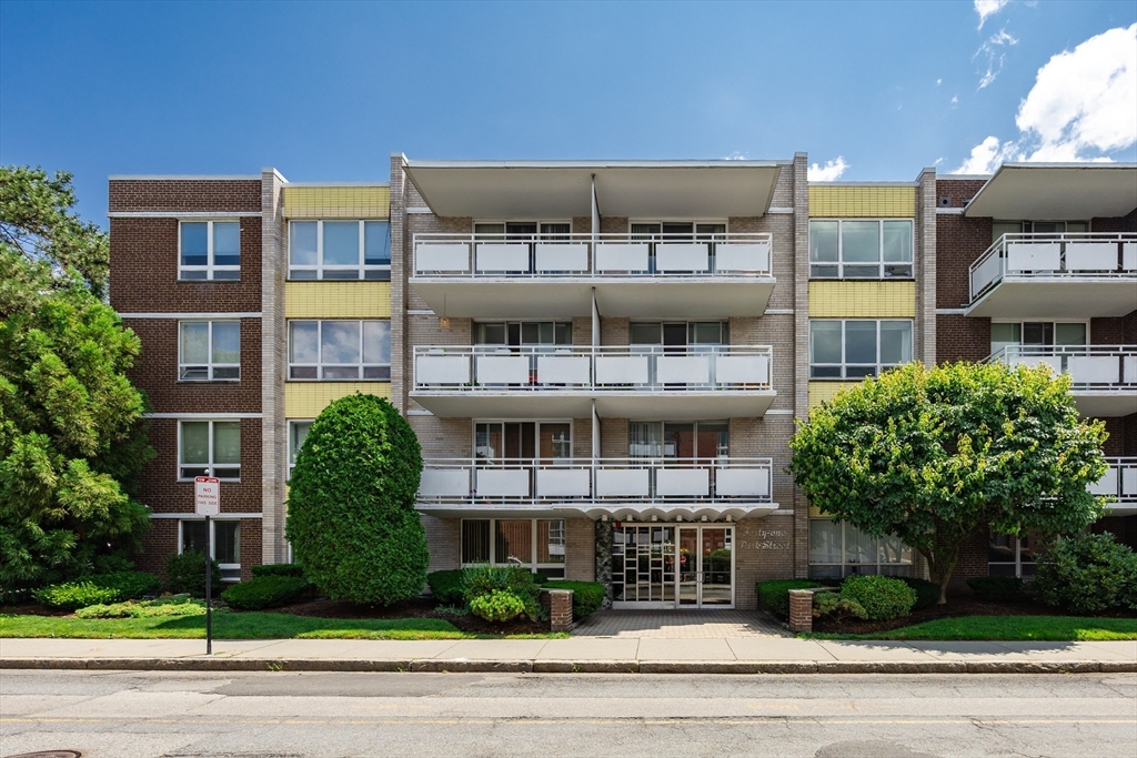 41 Park St # 303