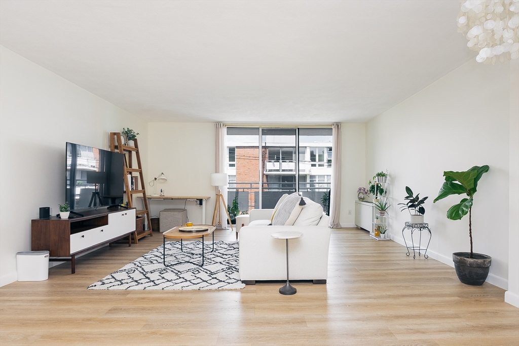 41 Park St # 303