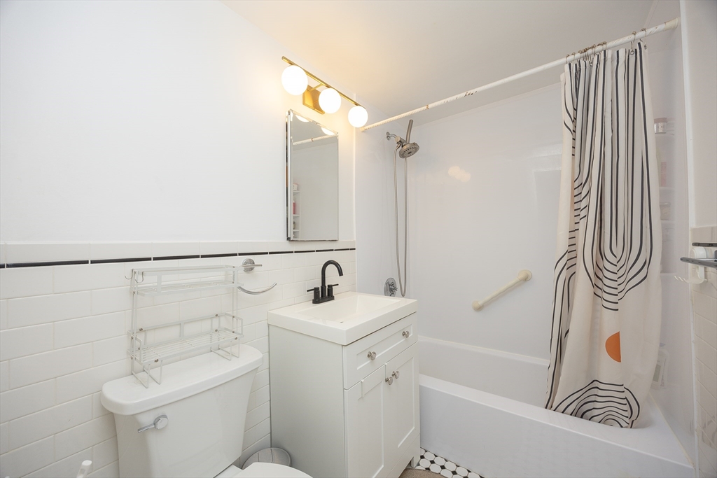 41 Park St # 303