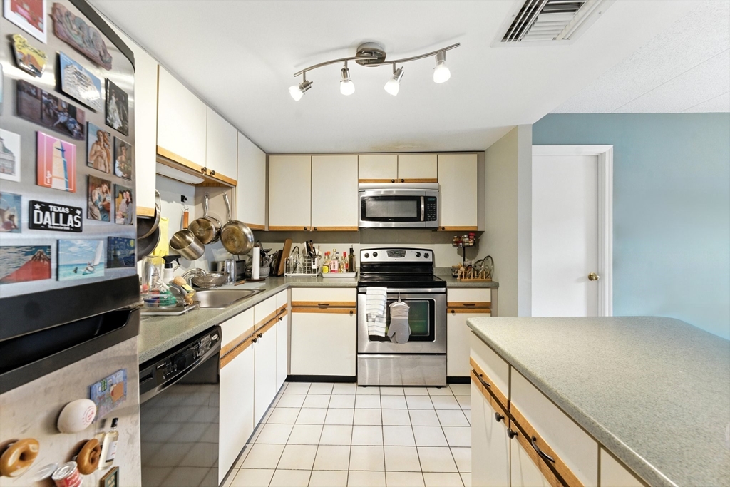 85 Brainerd Rd # 202