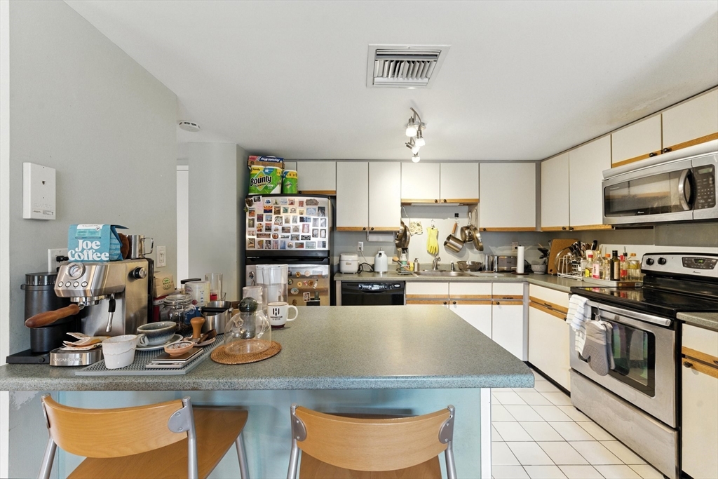 85 Brainerd Rd # 202