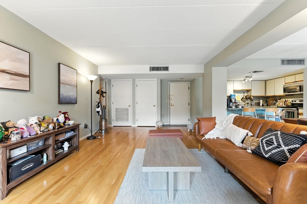 85 Brainerd Rd # 202