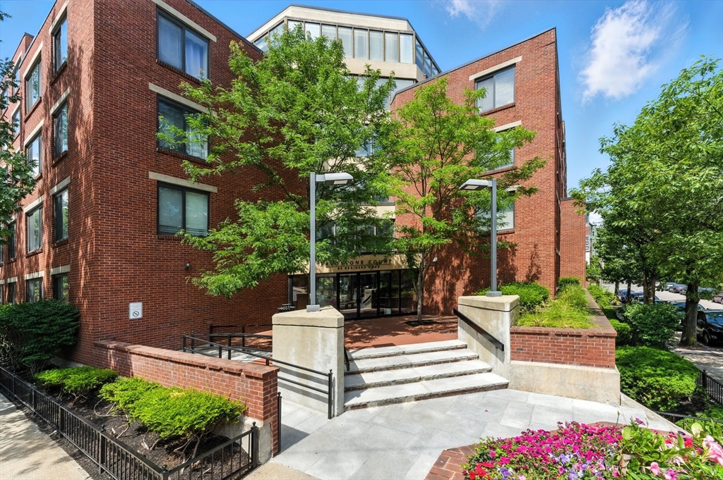 85 Brainerd Rd # 202