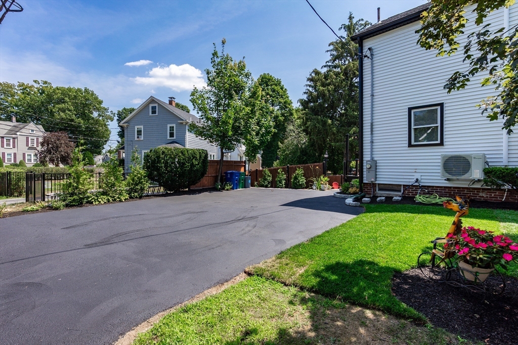 119 Bancroft Ave