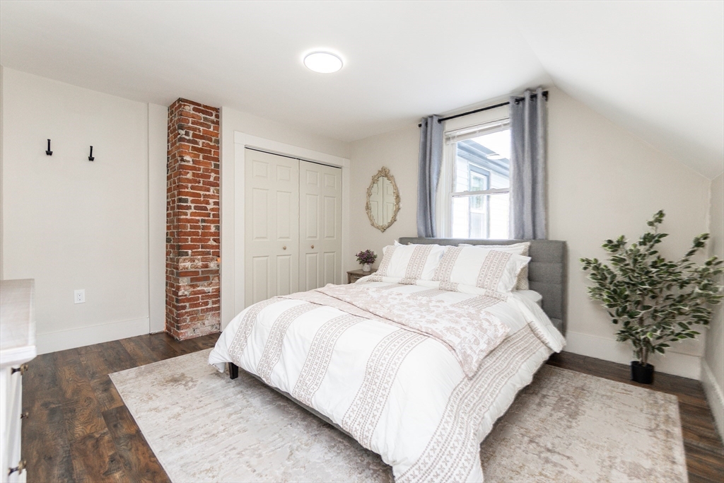 119 Bancroft Ave