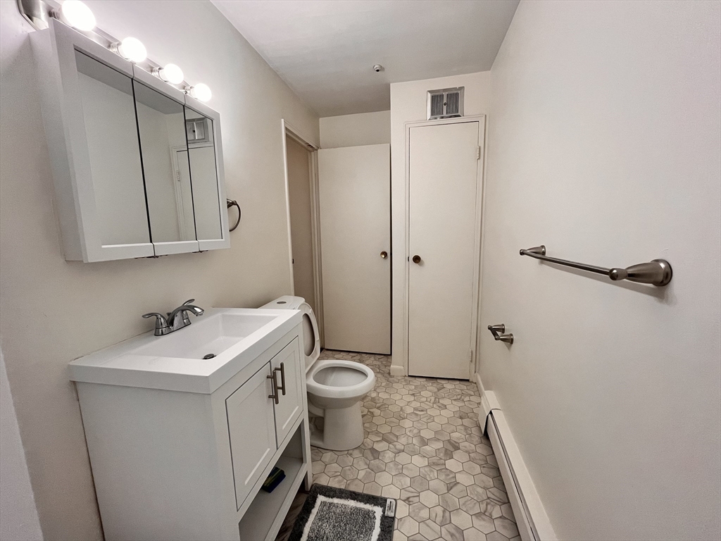 100 Grand View Ave APT 3B