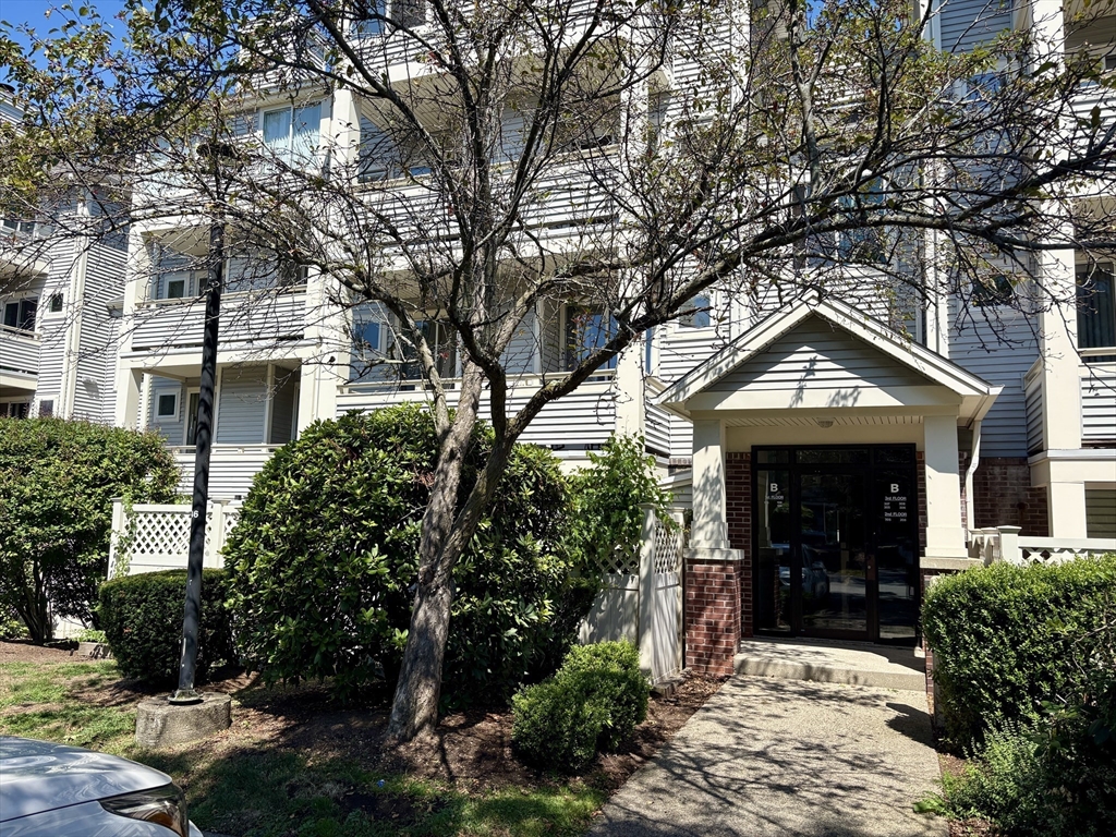 200 Falls Blvd # B305