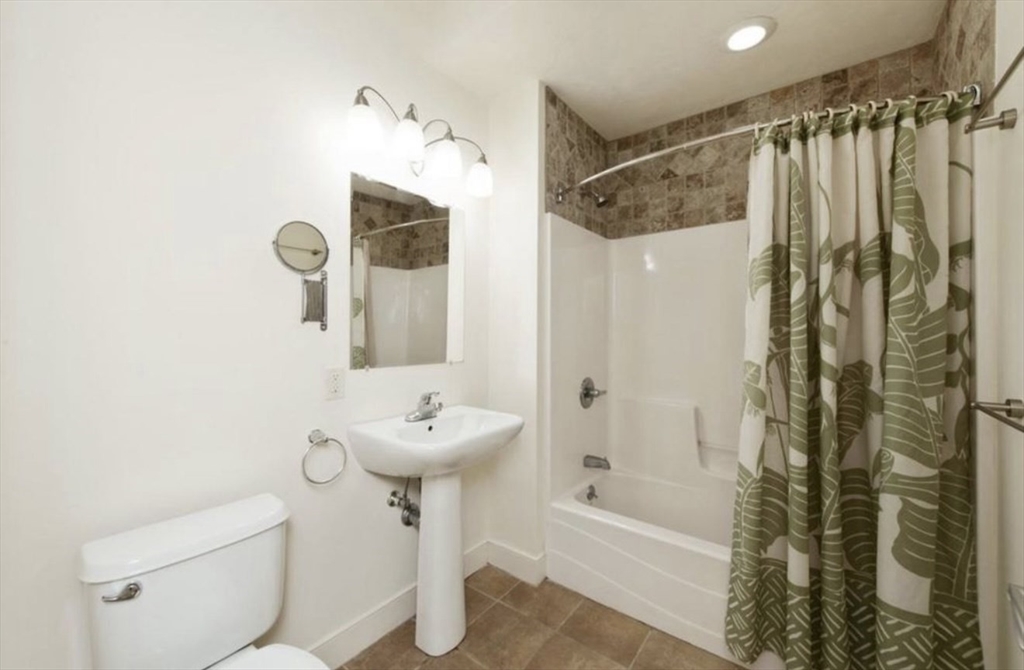 9 Gardner St # 12