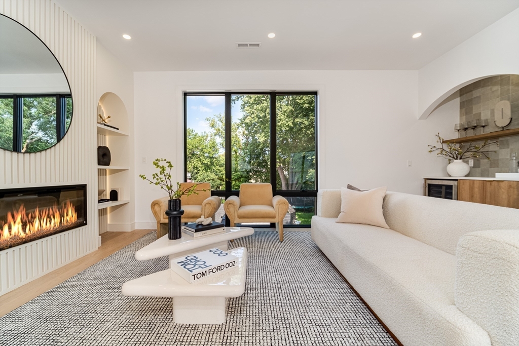 290 Watertown St # 4