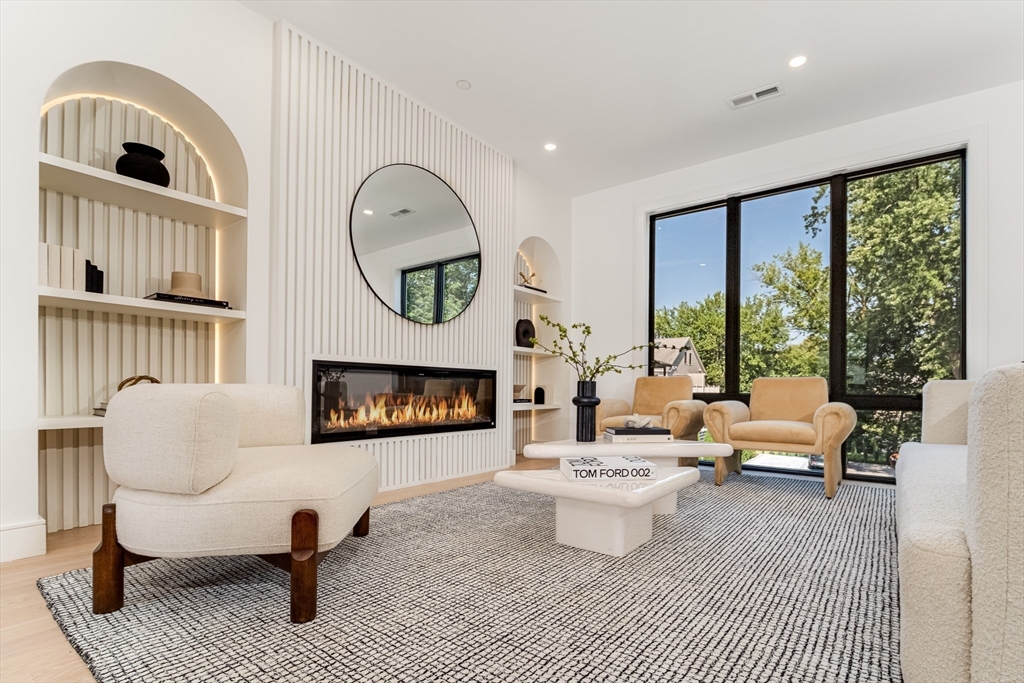 290 Watertown St # 4