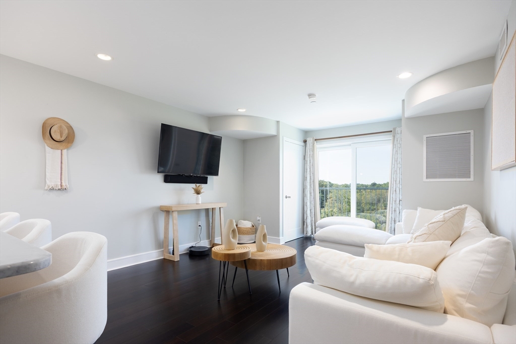 770 Washington Ave # 405