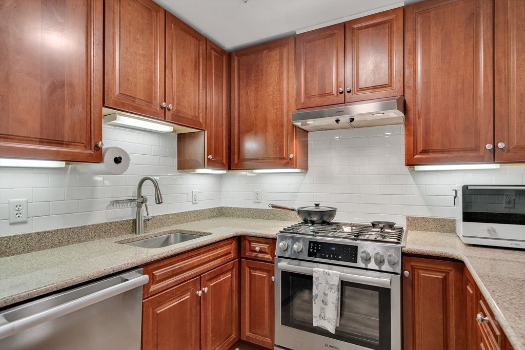 318 Rindge Ave # 103