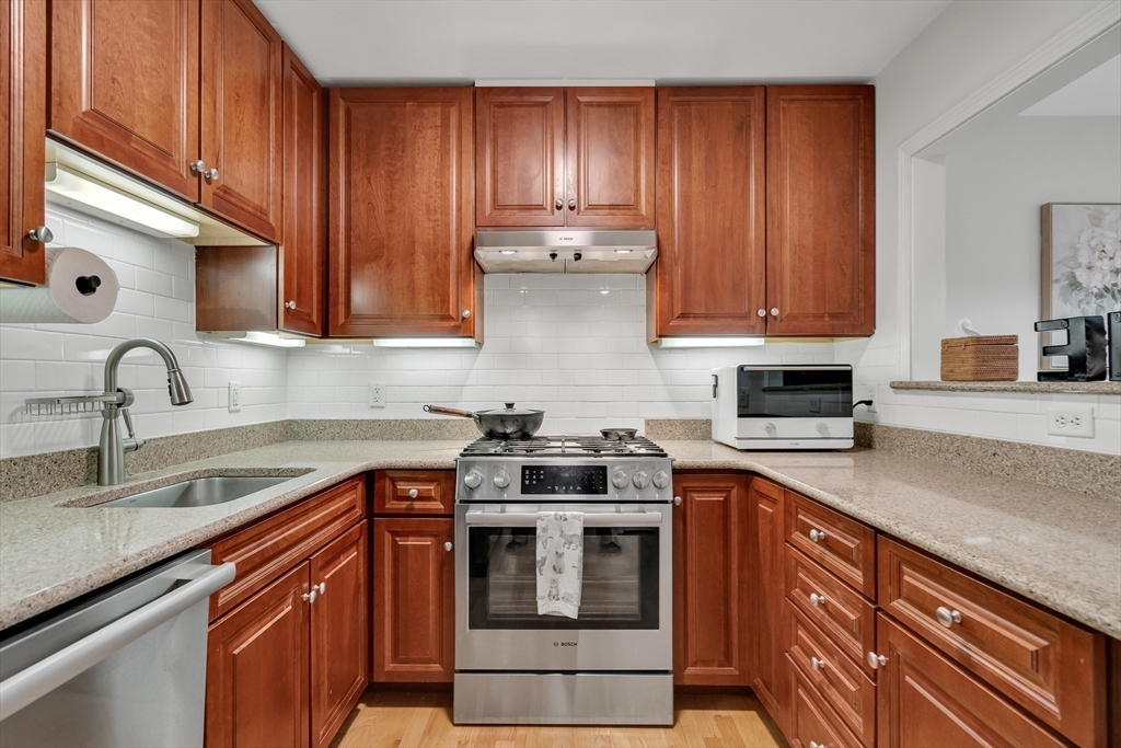 318 Rindge Ave # 103
