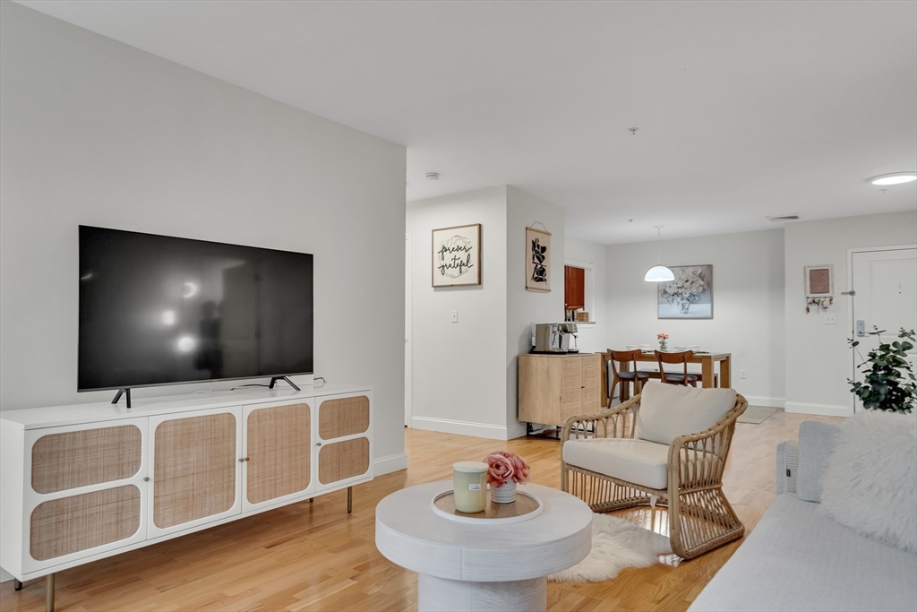 318 Rindge Ave # 103