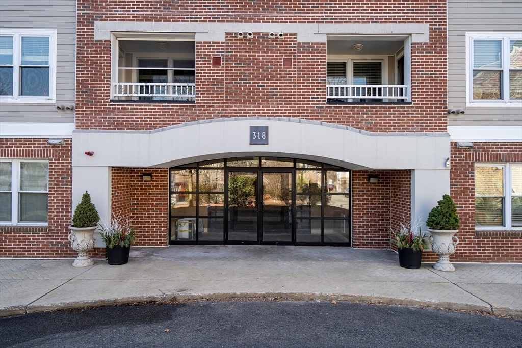 318 Rindge Ave # 103