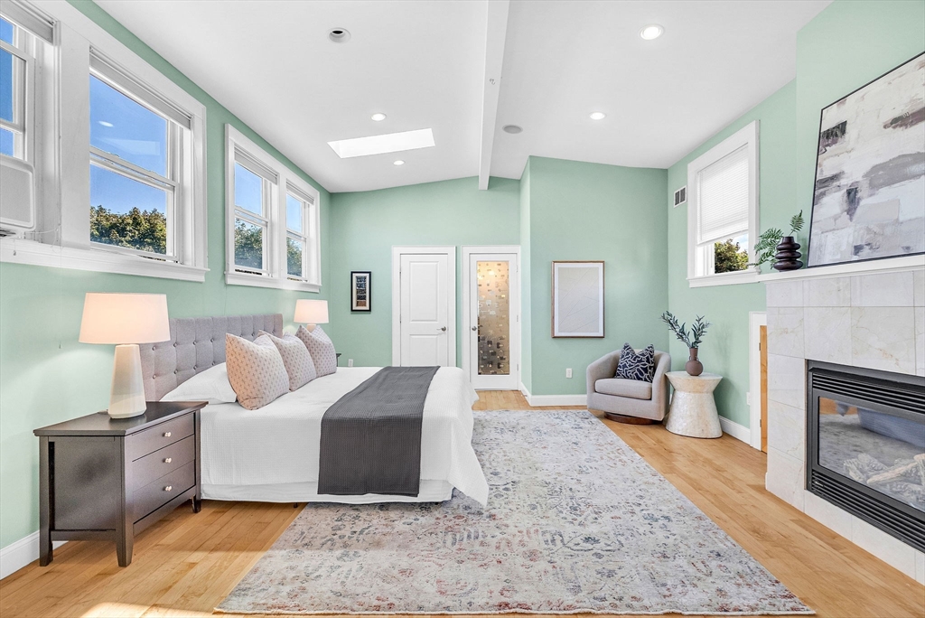 32 Copley St # 2