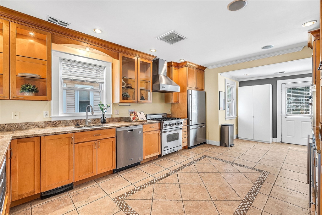 32 Copley St # 2