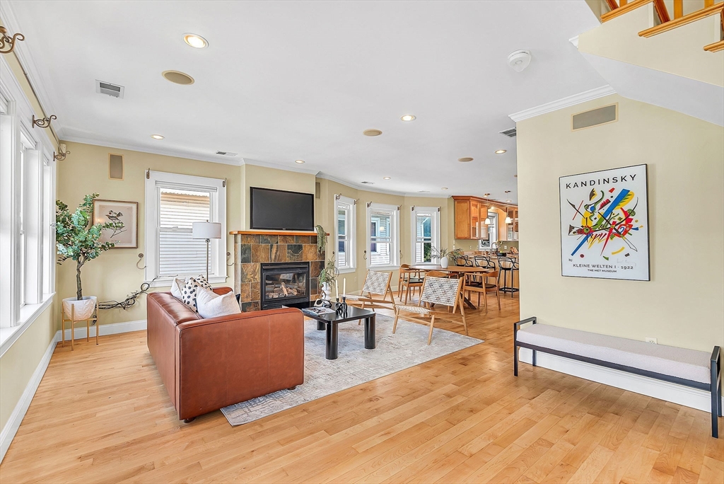 32 Copley St # 2