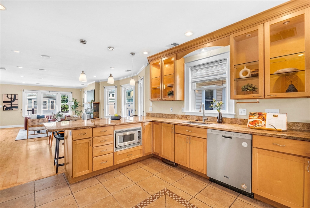 32 Copley St # 2
