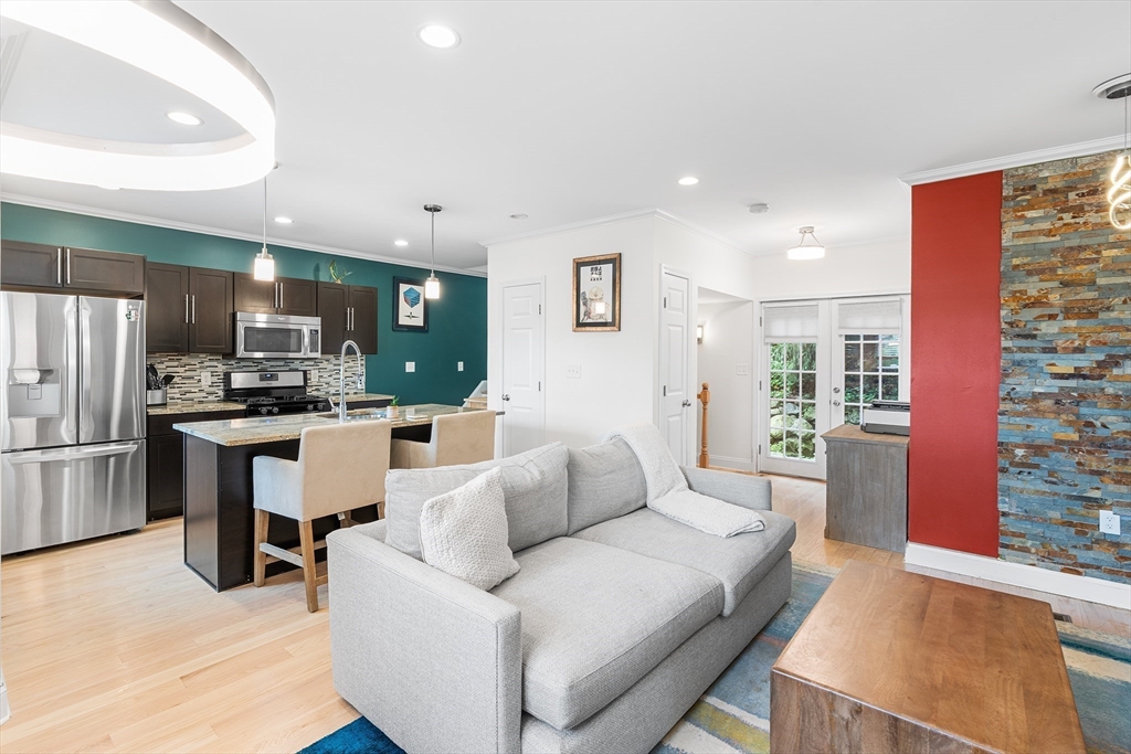9 Lisbeth St # 9
