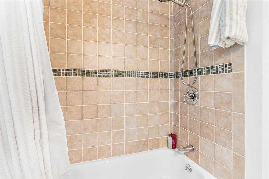 9 Lisbeth St # 9