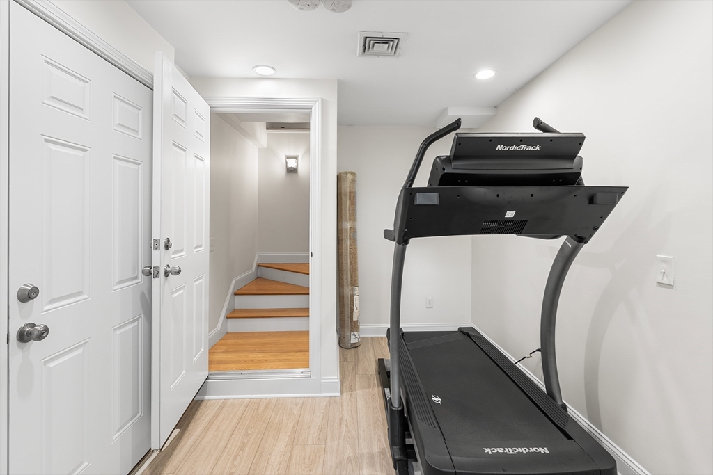 9 Lisbeth St # 9