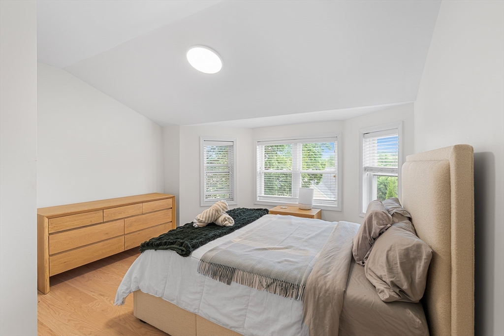 9 Lisbeth St # 9