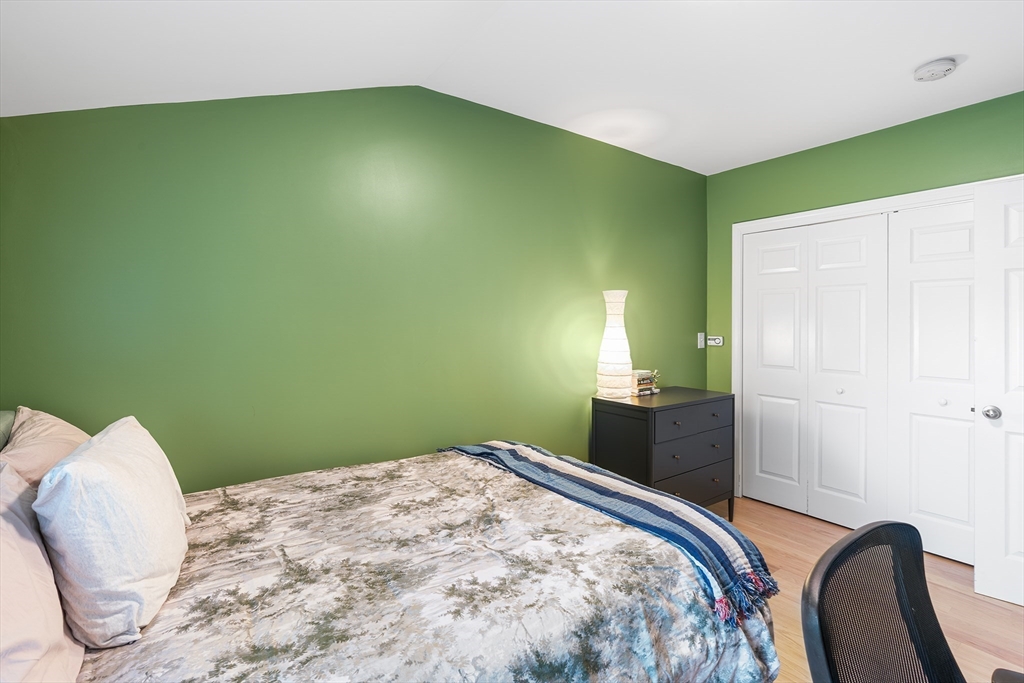 9 Lisbeth St # 9