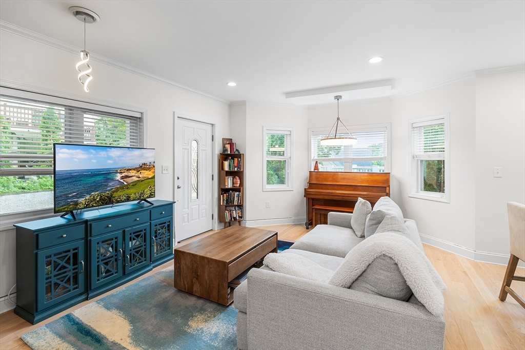 9 Lisbeth St # 9